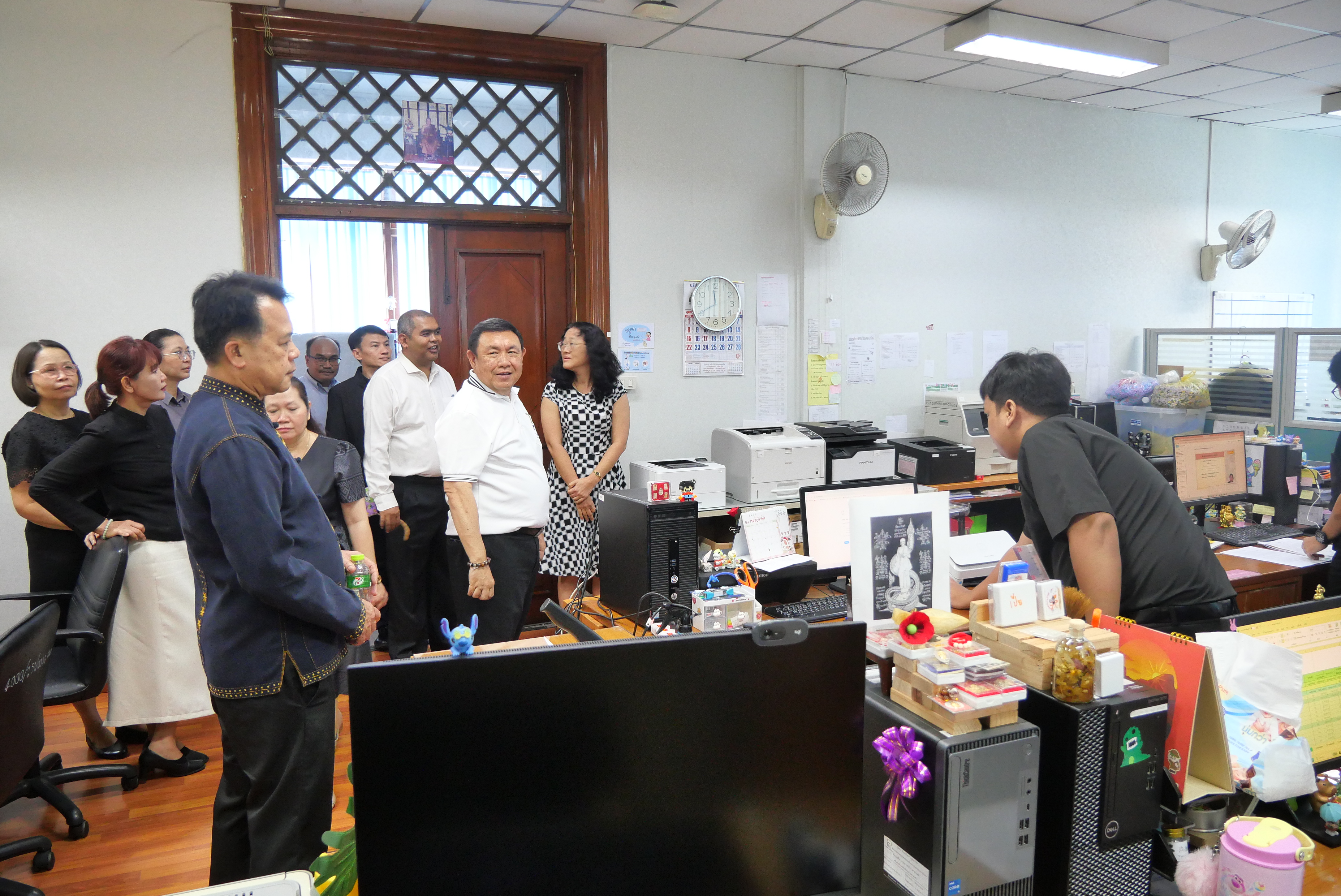 title - เลขาธิการ ส.ป.ก. ตรวจเยี่ยมบุคลากร ส.ป.ก. ถนนราชดำเนินนอก